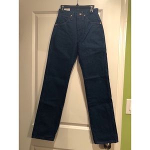 Never worn Wrangler cowboy cut Jeans